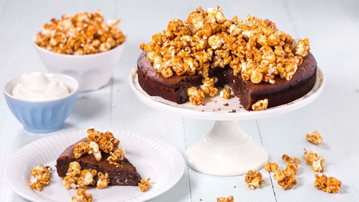 Sjokoladekake med karamellpopcorn