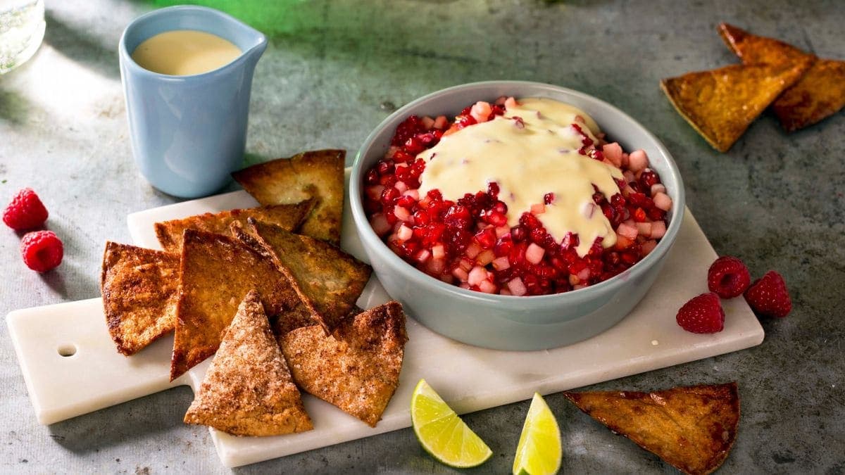 Next ImageFruktsalsa med kanelchips