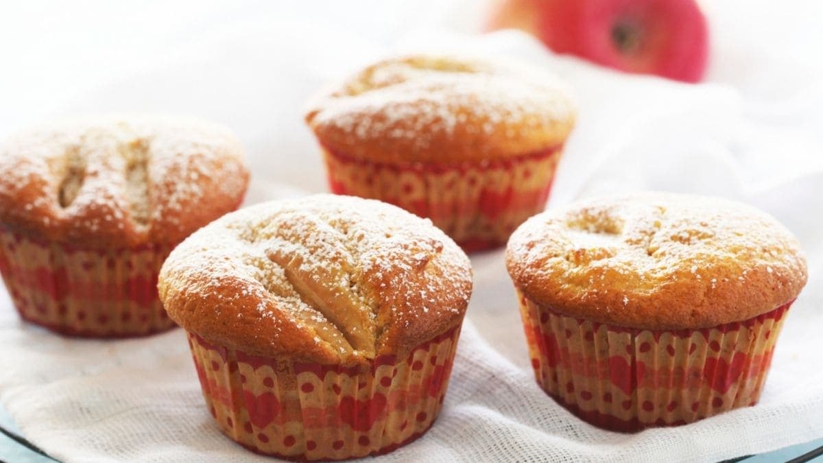 Muffins med eple og kanel