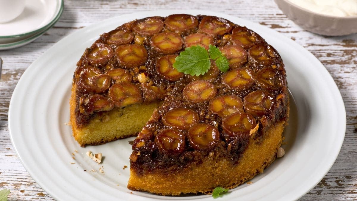 Banankake med sjokolade og hasselnøtter