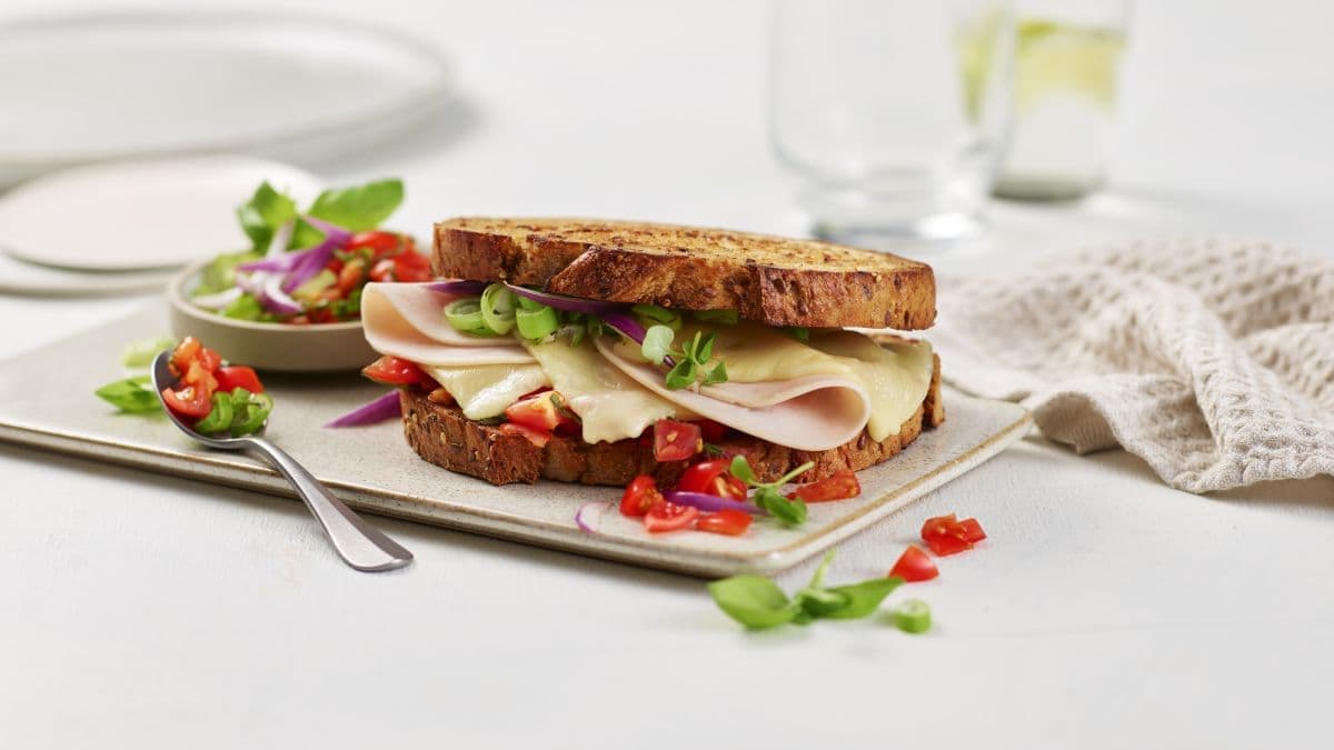 Next ImageNorvegia® Lett-toast med tomatsalsa