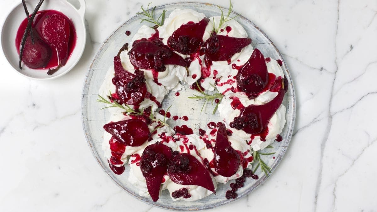 Jule-pavlova med posjerte pærer