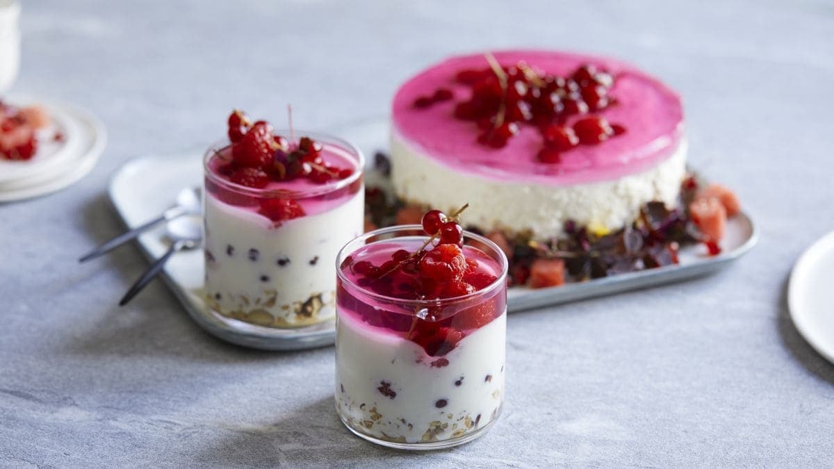 Sukkerredusert ostekake med rosa gelélokk