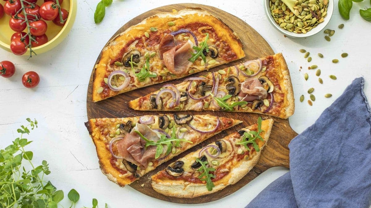 Pizza med sopp og gresskarkjerner