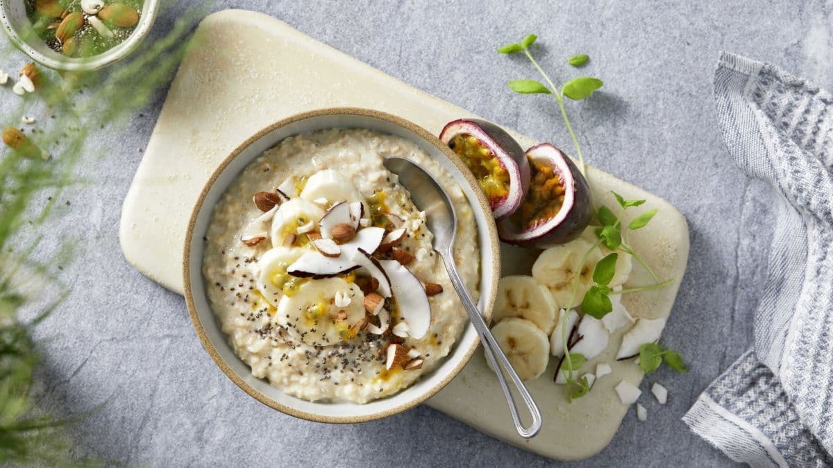Havregrøt med banan og pasjonsfrukt