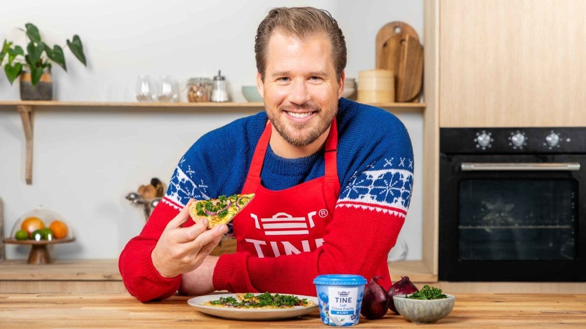 Hvit pizza med grønnkål