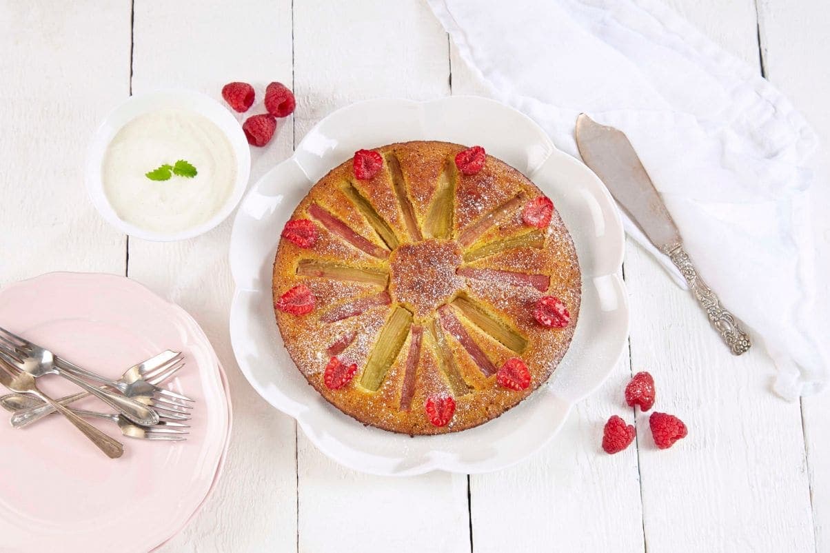 Mandelkake med rabarbra