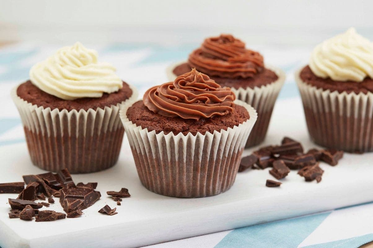 Cupcakes med hvit sjokoladetopping