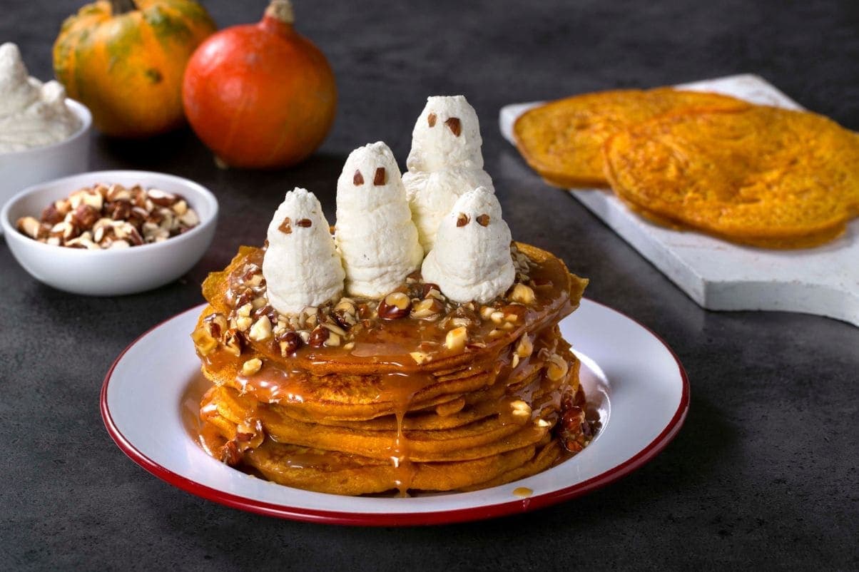 Spooky amerikanske pannekaker med gresskar