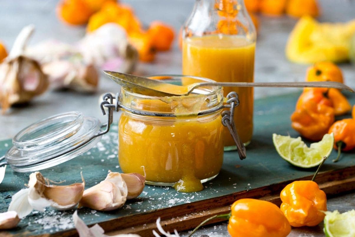 Gul habañero chilisaus med mango
