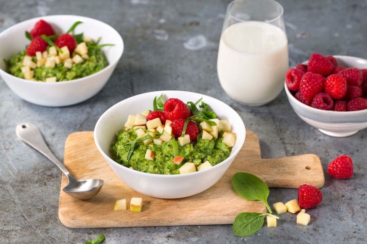 Havregrøt med eple og spinat