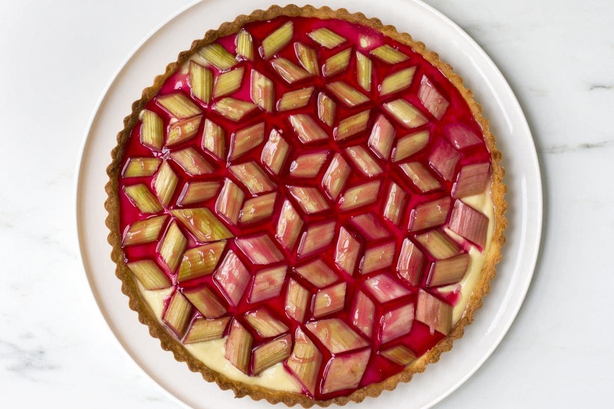 Rabarbra-pai med vaniljekrem