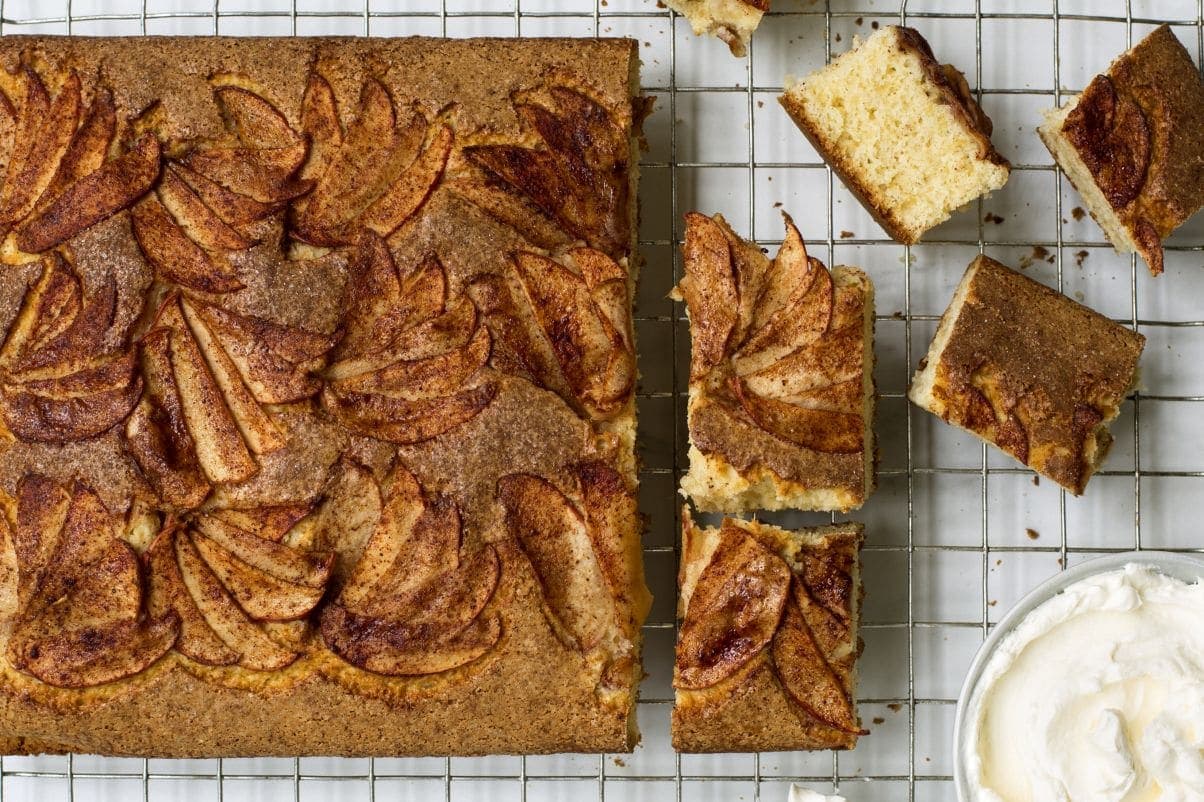 Enkel eplekake i langpanne