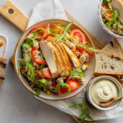 Kylling- og pastasalat med pestodressing