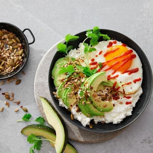 Cottage cheese med avokado og egg