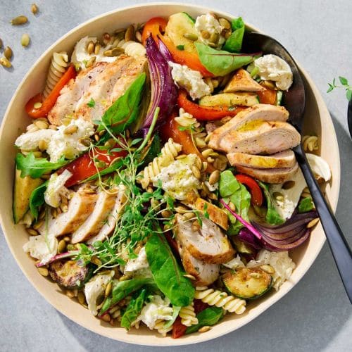 Pastasalat med kylling og mozzarella