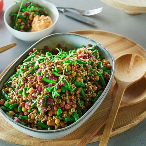 Bønnesalat med cottage cheese-dressing