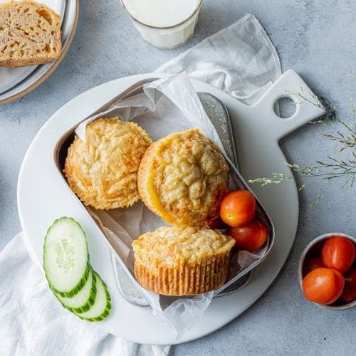 Ost- og skinkemuffins