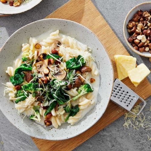 Pasta med ostesaus og grønnsaker