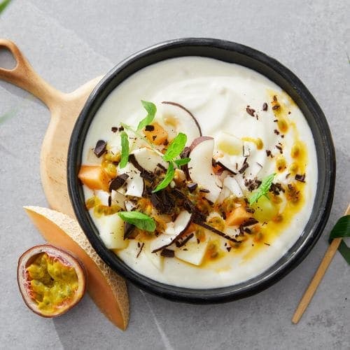 Tropisk yoghurt med kokos og mørk sjokolade