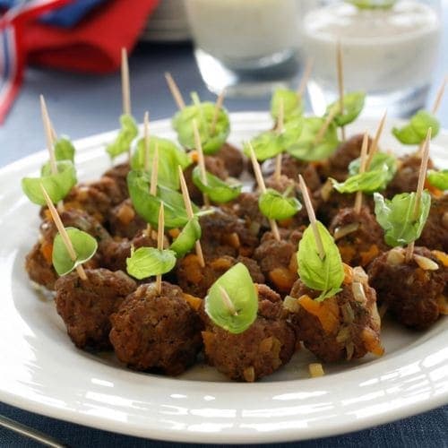 Kjøttboller med myntesaus og hvitløksaus