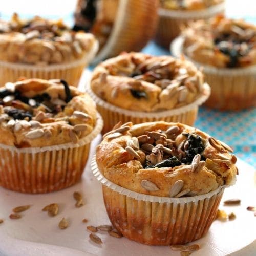Muffins med kesam, spinat og solsikkefrø