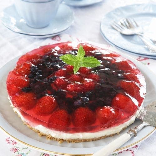 Ostekake med bærtopp