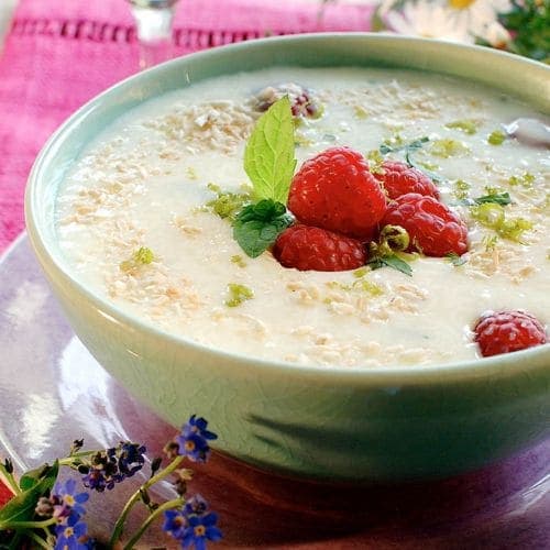 Yoghurtsuppe med kokos og lime