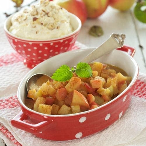 Eplekompott med nøttekrem