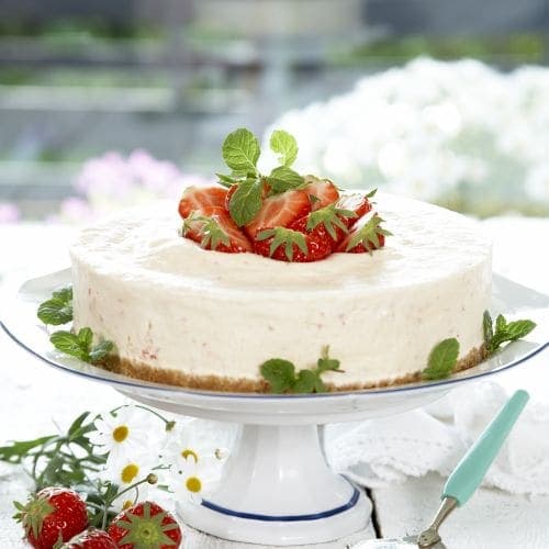 Softiskake med jordbær