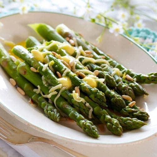 Asparges med sitronsmør og ost