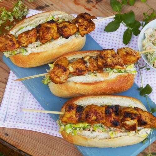 Kyllingspyd i bagett med coleslaw