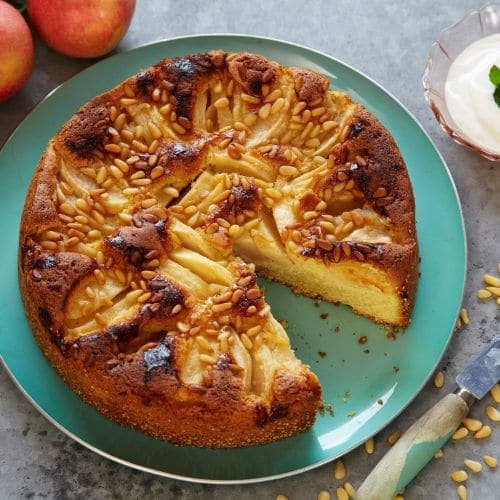 Eplekake med pinjekjerner