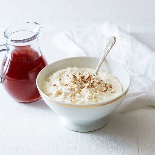 Riskrem med bringebærsaus