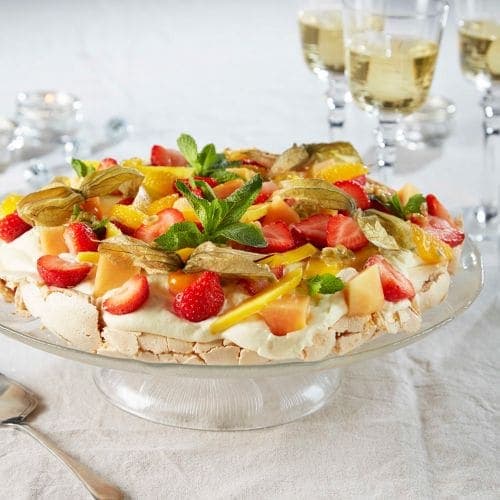 Pavlova med limekrem og eksotisk frukt