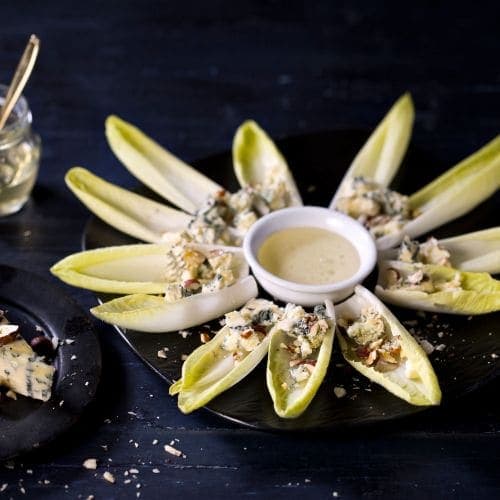 Endive med blåmuggost, nøtter og honning