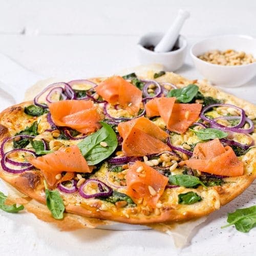 Pizza med spinat og laks