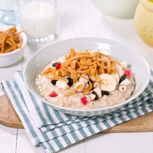 Havregrøt med frukt og brunost