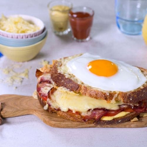 Croque madame med tomat og bacon