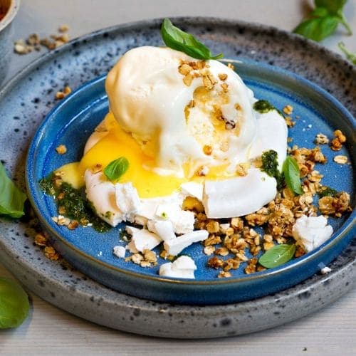 Rømmeis med marengs og lemoncurd