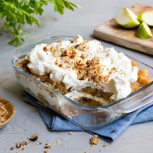 Tilslørte bondepiker i form