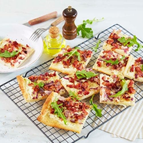 Pizza med Crème Fraîche og bacon