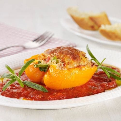 Fylte paprikaer med hot tomatsaus