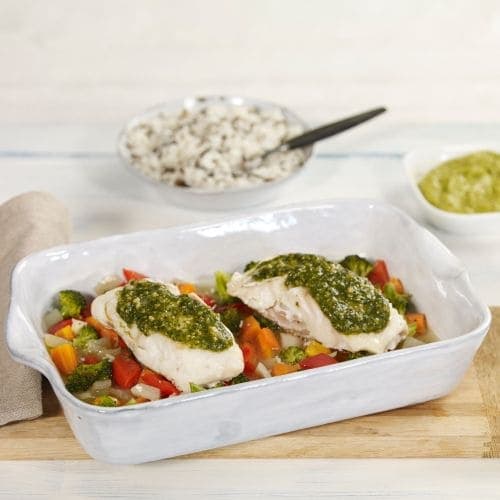 Ovnsbakt torsk med pesto og fargerike grønnsaker