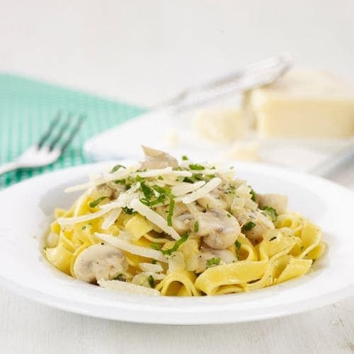 Rask pasta med sopp, hvitløk og sitron