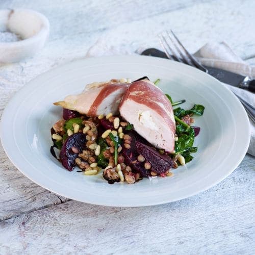 Fylte kyllingbryst med feta og bakt rødbetesalat