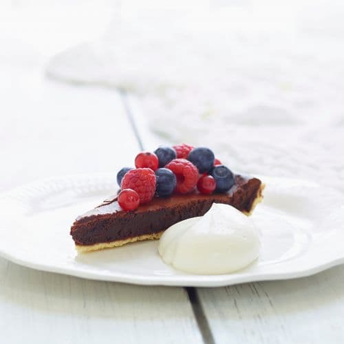 Sjokoladeterte med bær