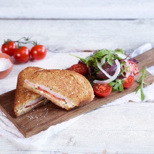 Panini med kalkun og tomat