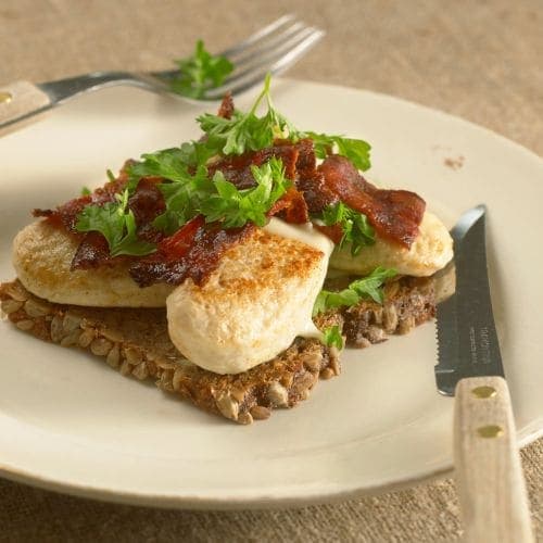 Fiskebollesmørbrød med bacon