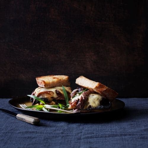 Dijonbiff ostesmørbrød